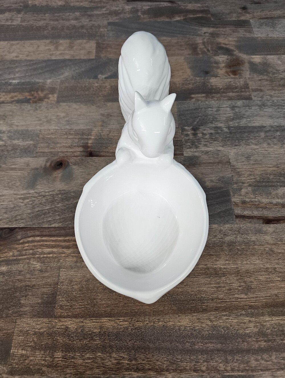 White Squirrel & Acorn Ceramic Bowl - Picture 4 of 6